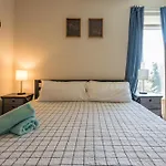 Riverwalk And Pool View Apt With King Bed Infinity Pool Gym Free Parking