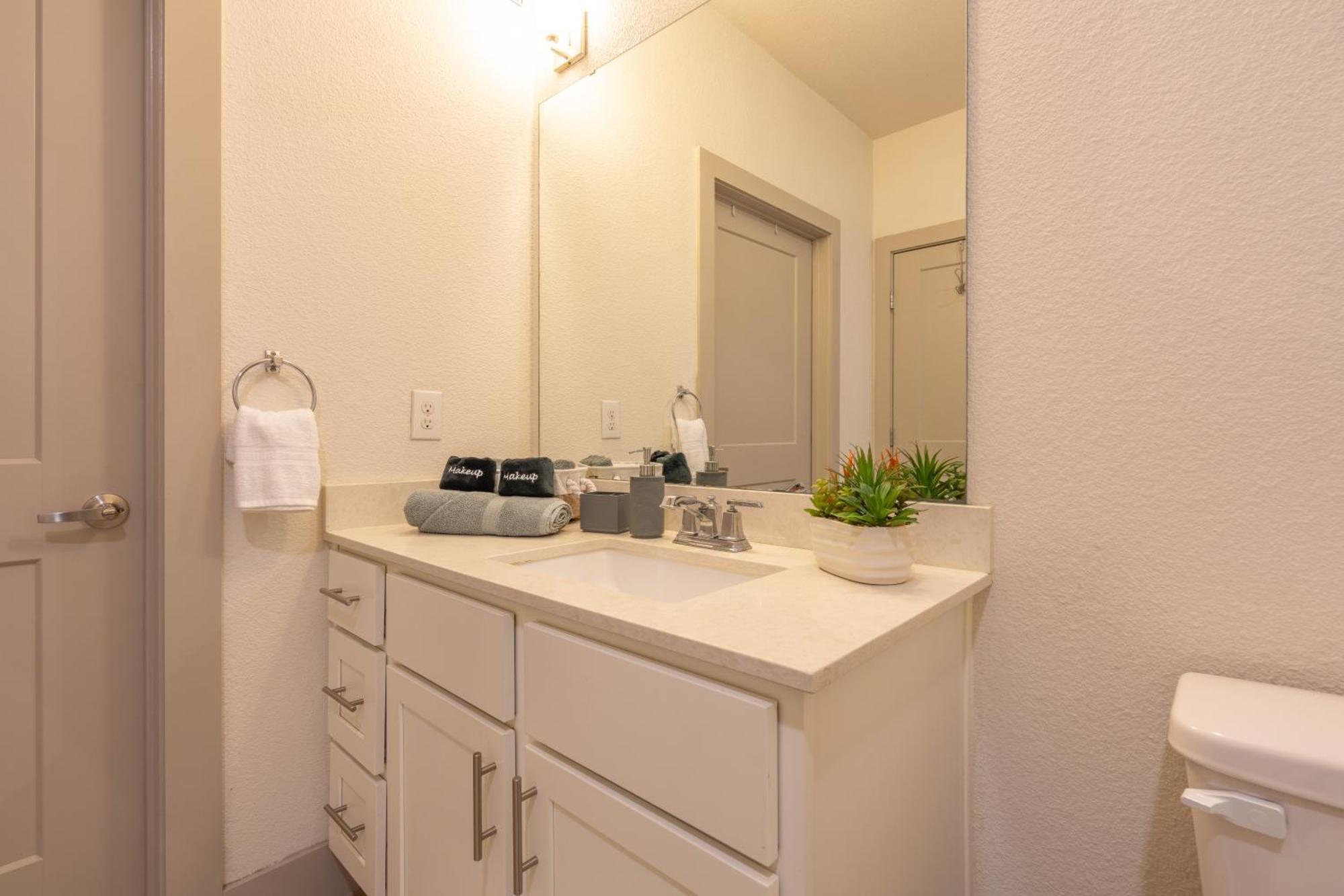 Riverwalk And Pool View With King Bed Infinity Pool Gym Free Parking * San Antonio