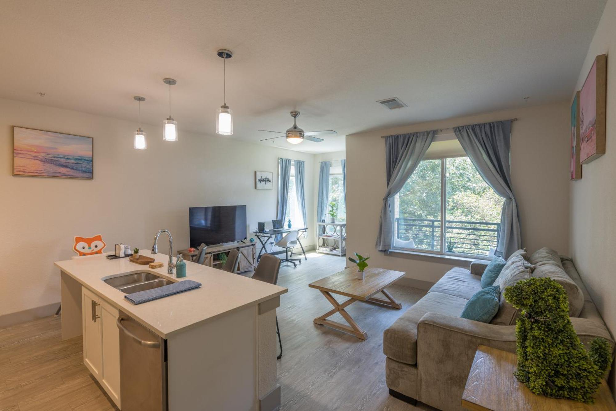 Riverwalk And Pool View With King Bed Infinity Pool Gym Free Parking