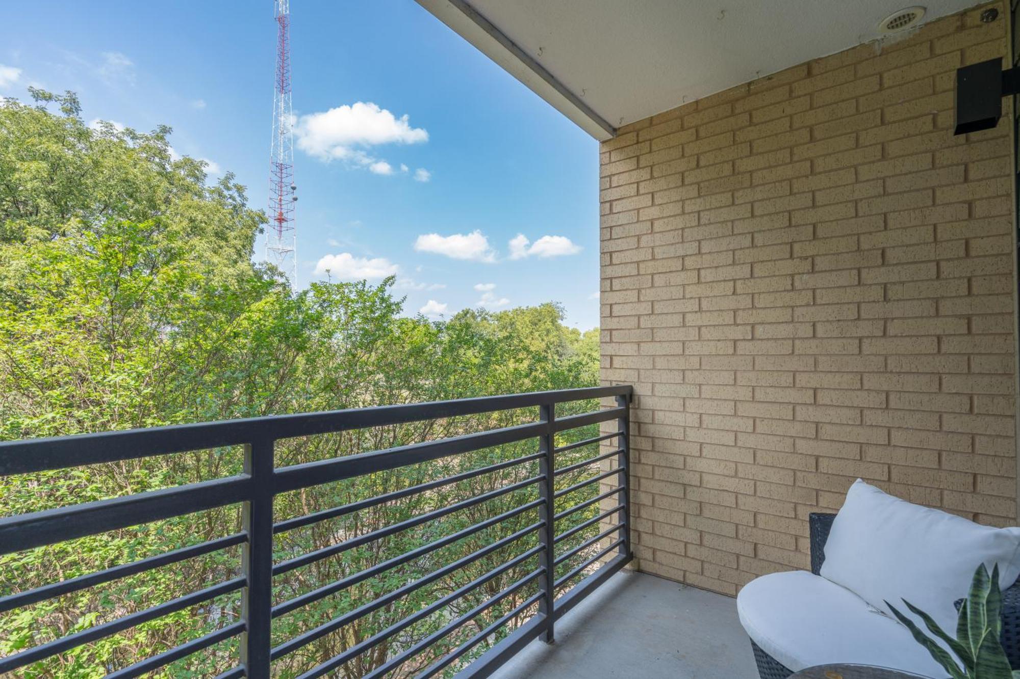 Riverwalk And Pool View With King Bed Infinity Pool Gym Free Parking *
