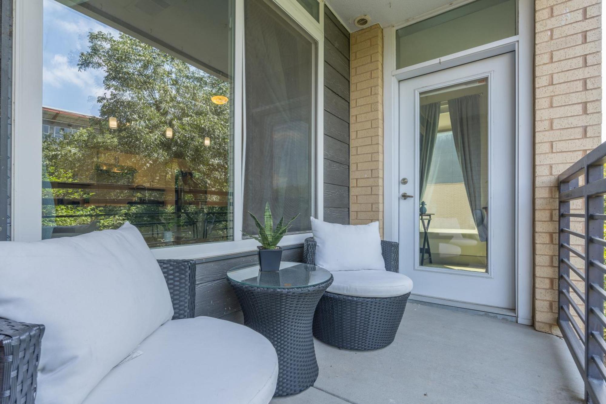 Riverwalk And Pool View With King Bed Infinity Pool Gym Free Parking Apartamento San Antonio