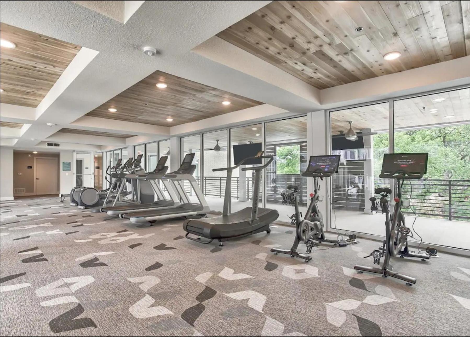 Riverwalk And Pool View With King Bed Infinity Pool Gym Free Parking Apartamento San Antonio