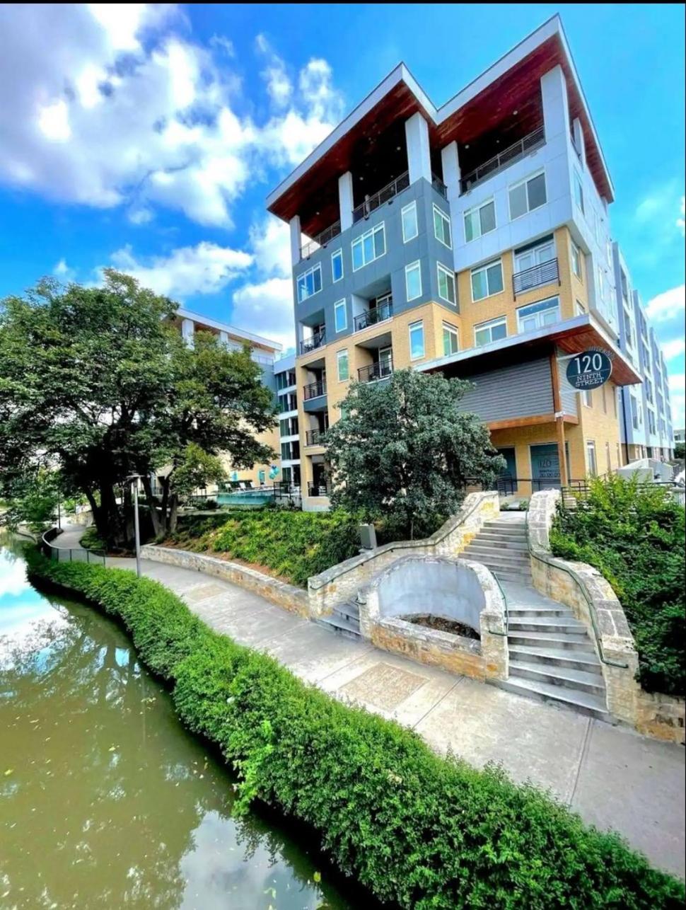 Riverwalk And Pool View With King Bed Infinity Pool Gym Free Parking San Antonio